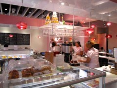 Macaron III inside